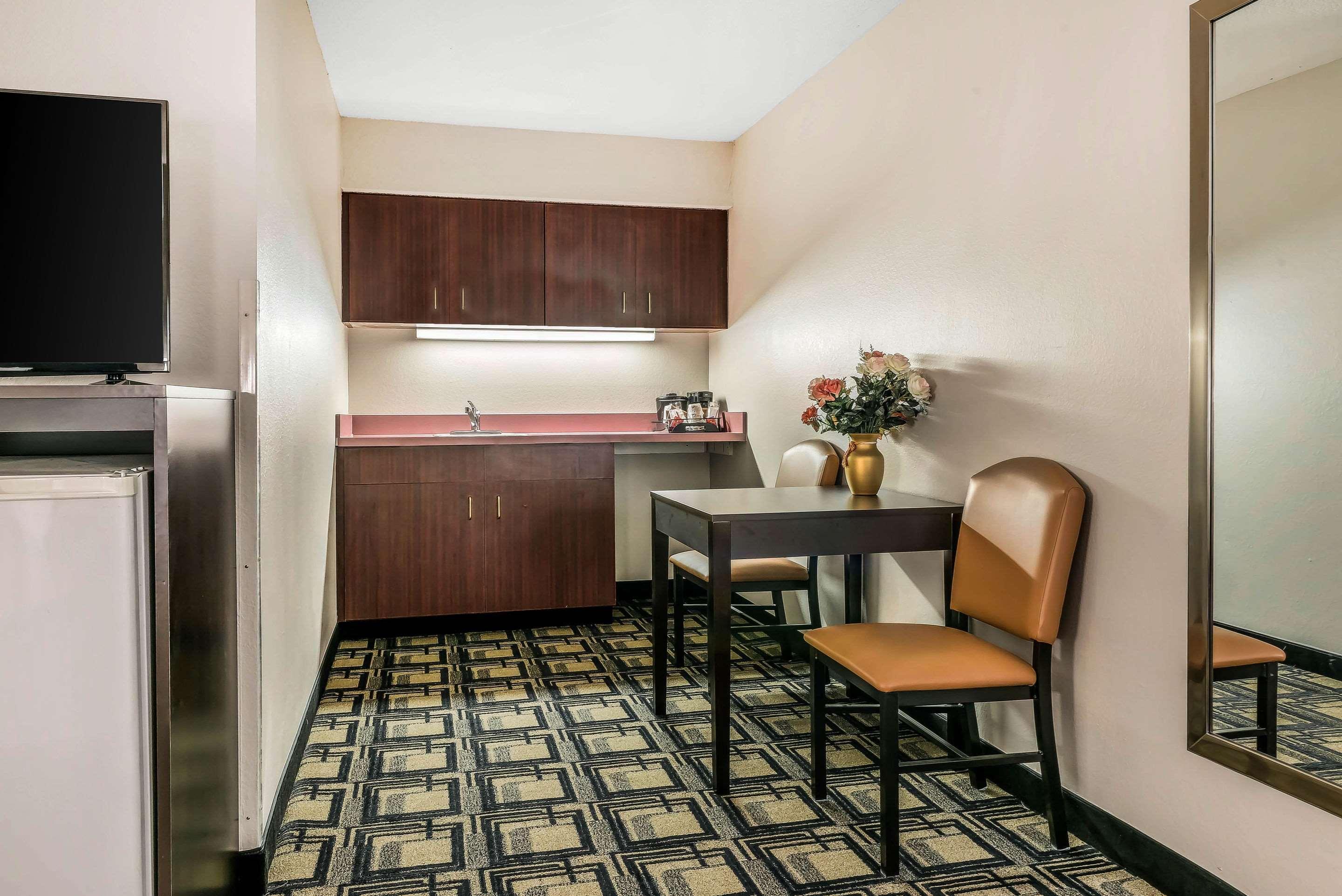 Suburban Studios Mason Hwy 42 Bagian luar foto